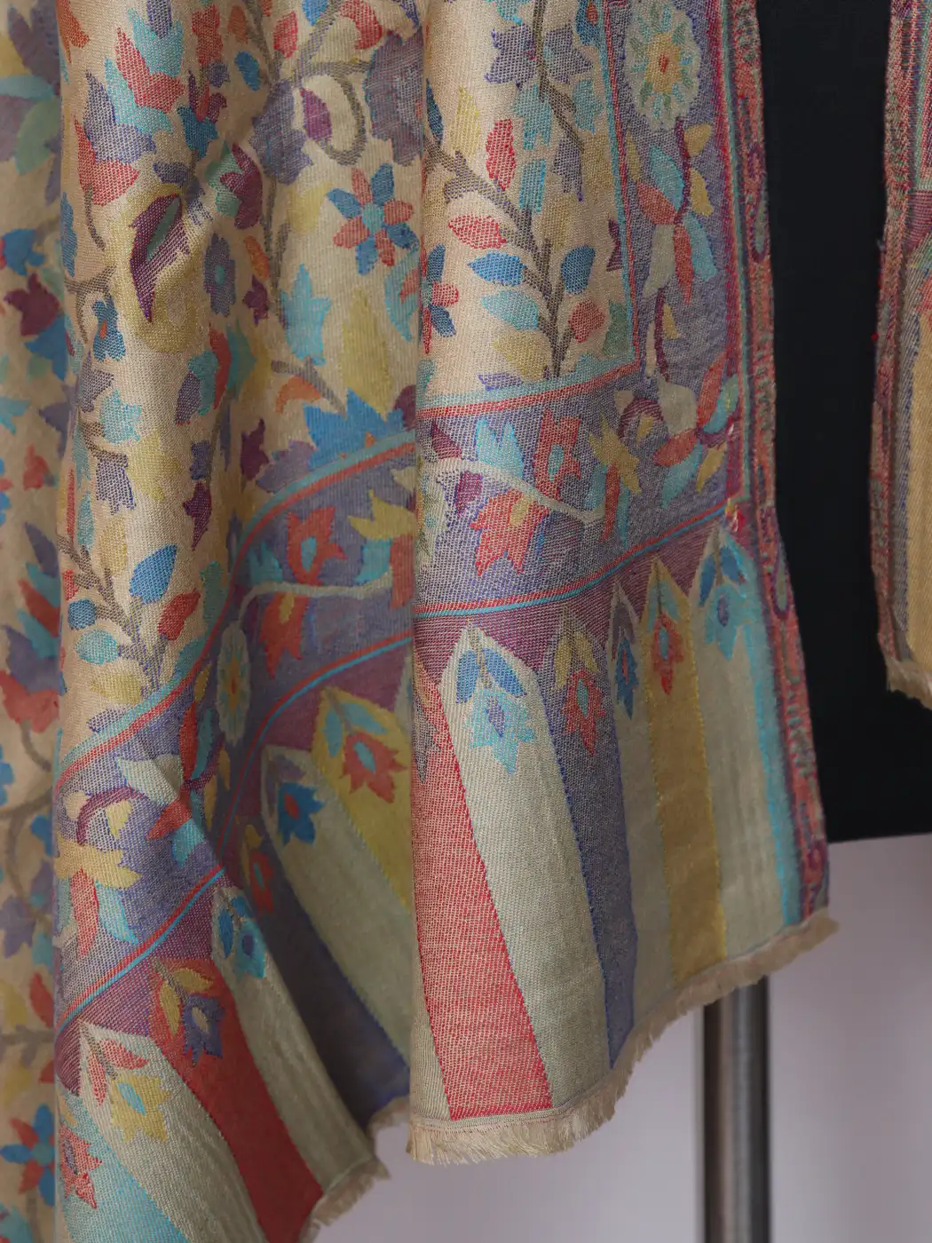 Kashmiri Kani Stole for Women | Gulbahar Beige with Delicate Floral Motifs - Image 3