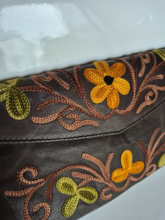 Kashmiri Leather Wallet with Aari Embroidery Noor - Image 2