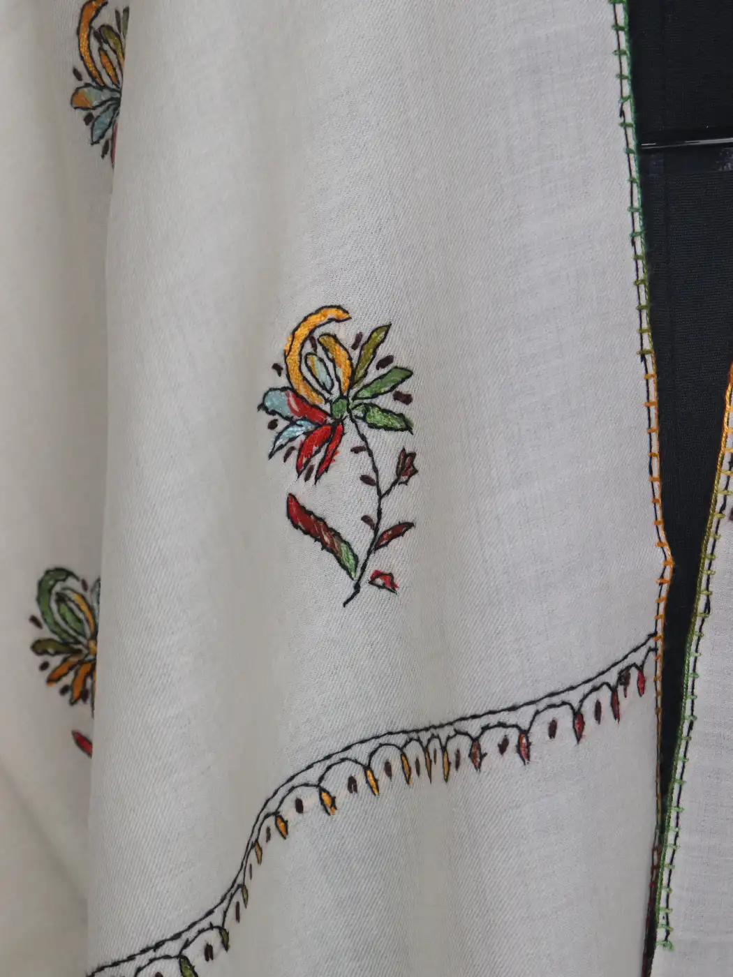 Kashmiri Gulbadan Ivory Toosha Stole for Women with Paper Machie Style Hand Sozni Work - Image 2
