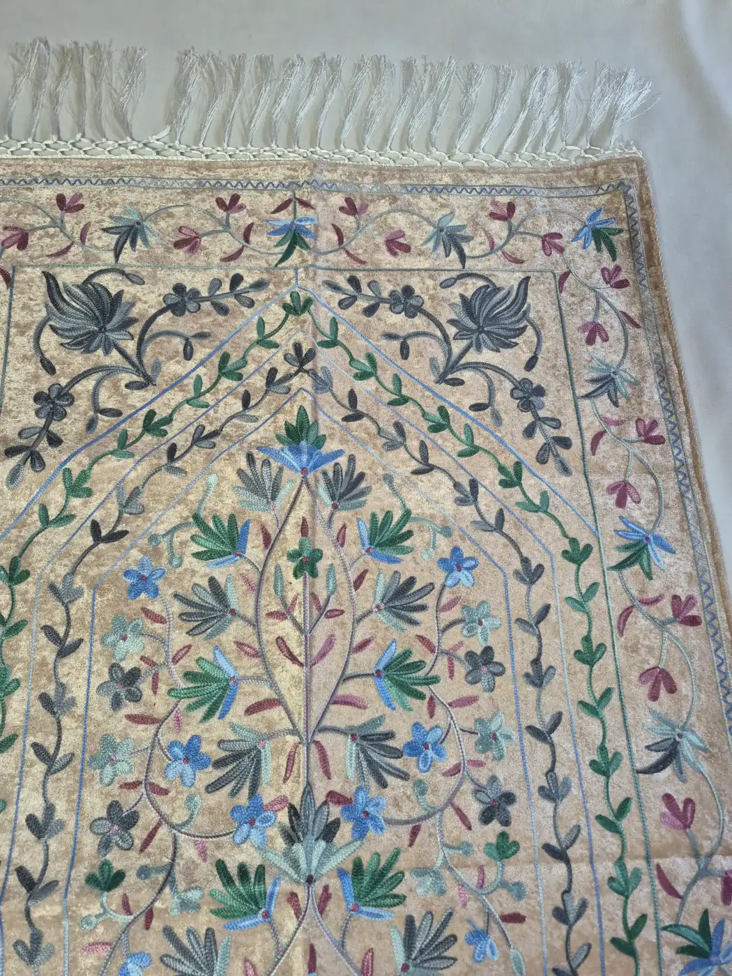Kashmiri Noor-e-Shaan Prayer Mat with Aari Embroidery - Image 2