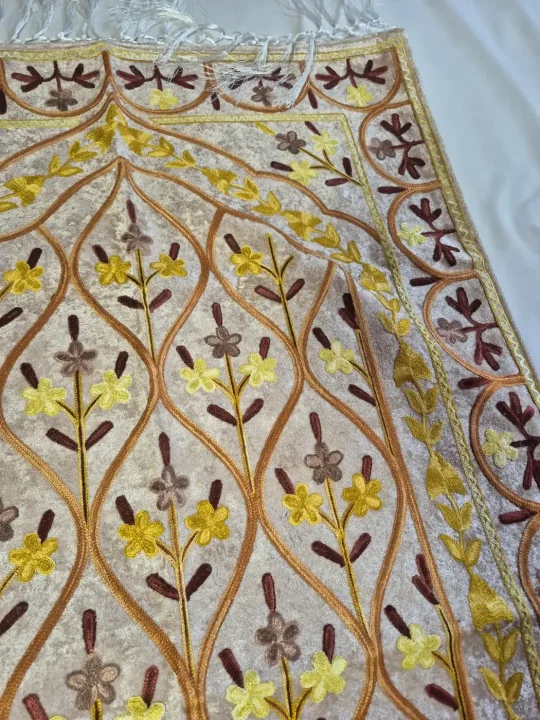 Yaqeen Kashmiri Soft Pink Prayer Mat with Aari Embroidery - Image 2