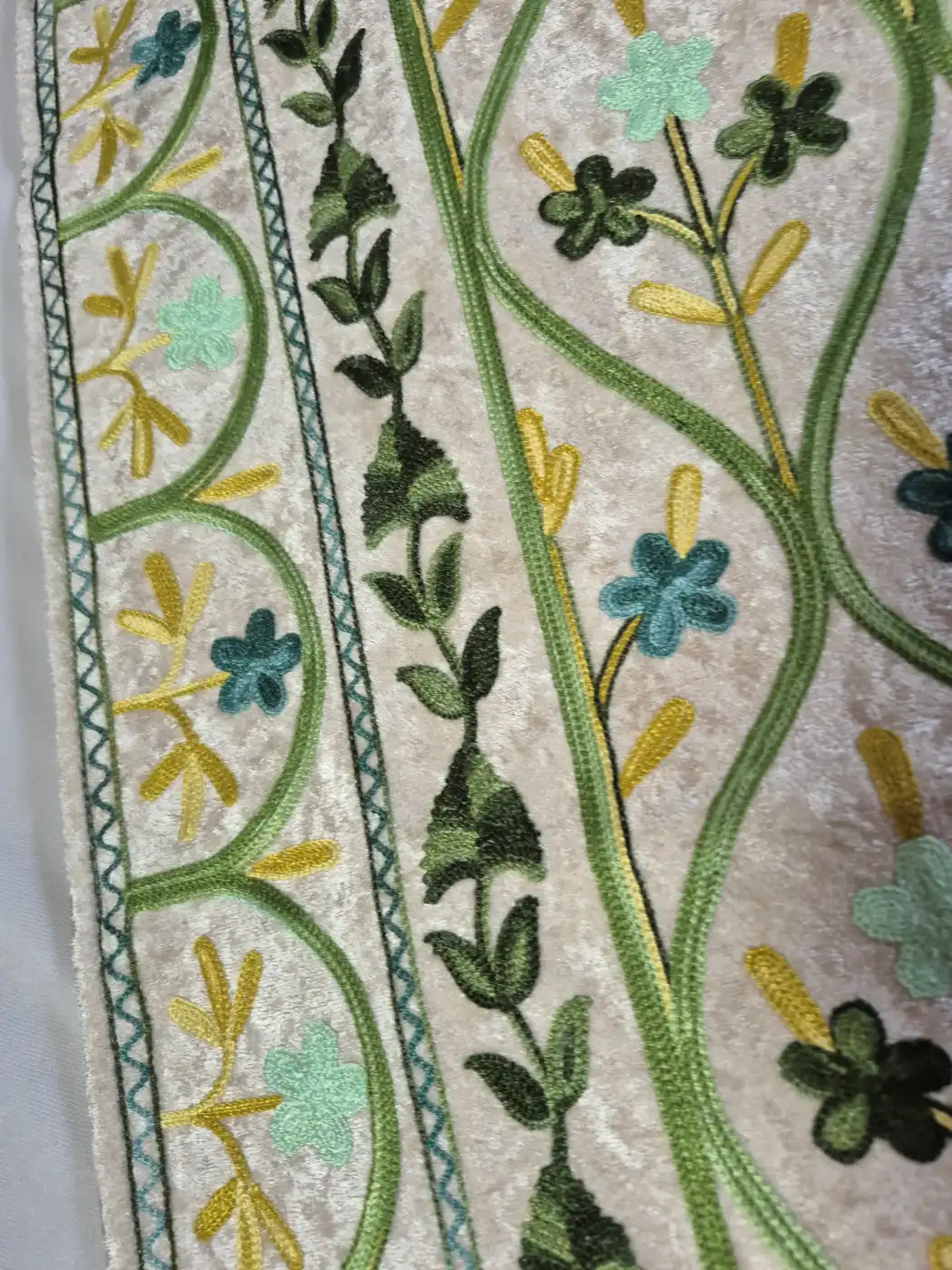 Kashmiri Aahista Cream Prayer Mat with Green Floral Aari Embroidery - Image 3