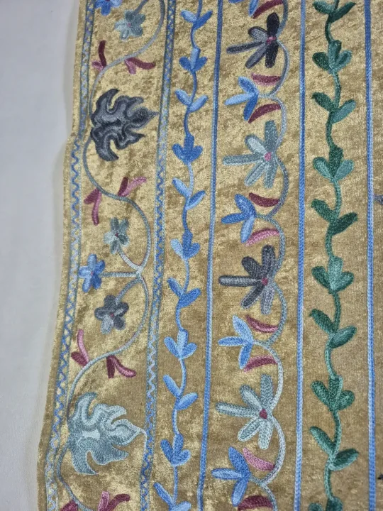 Kashmiri Beige Prayer Mat Khaas with Aari Embroidery - Image 3