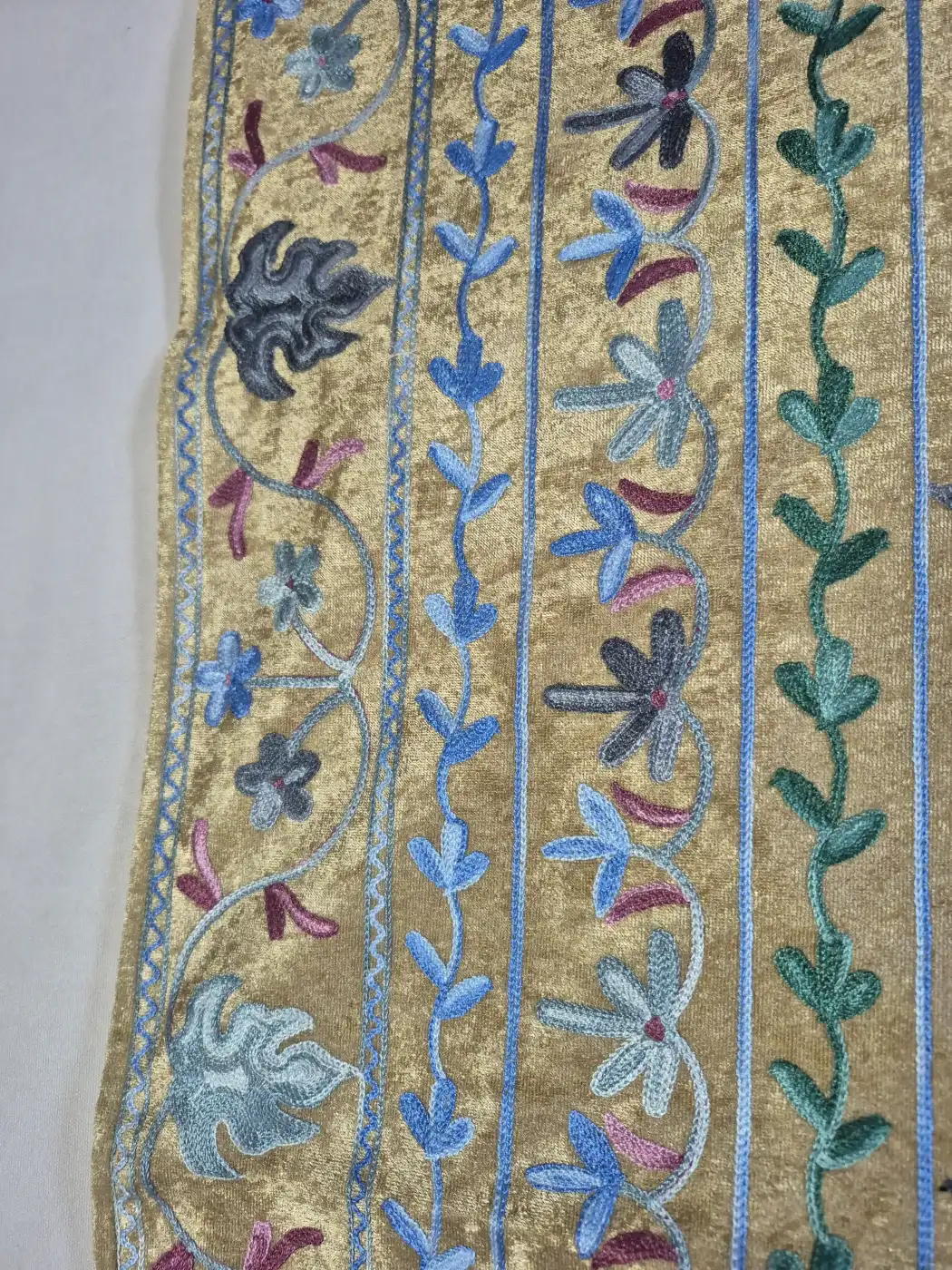 Kashmiri Beige Prayer Mat Khaas with Aari Embroidery - Image 3