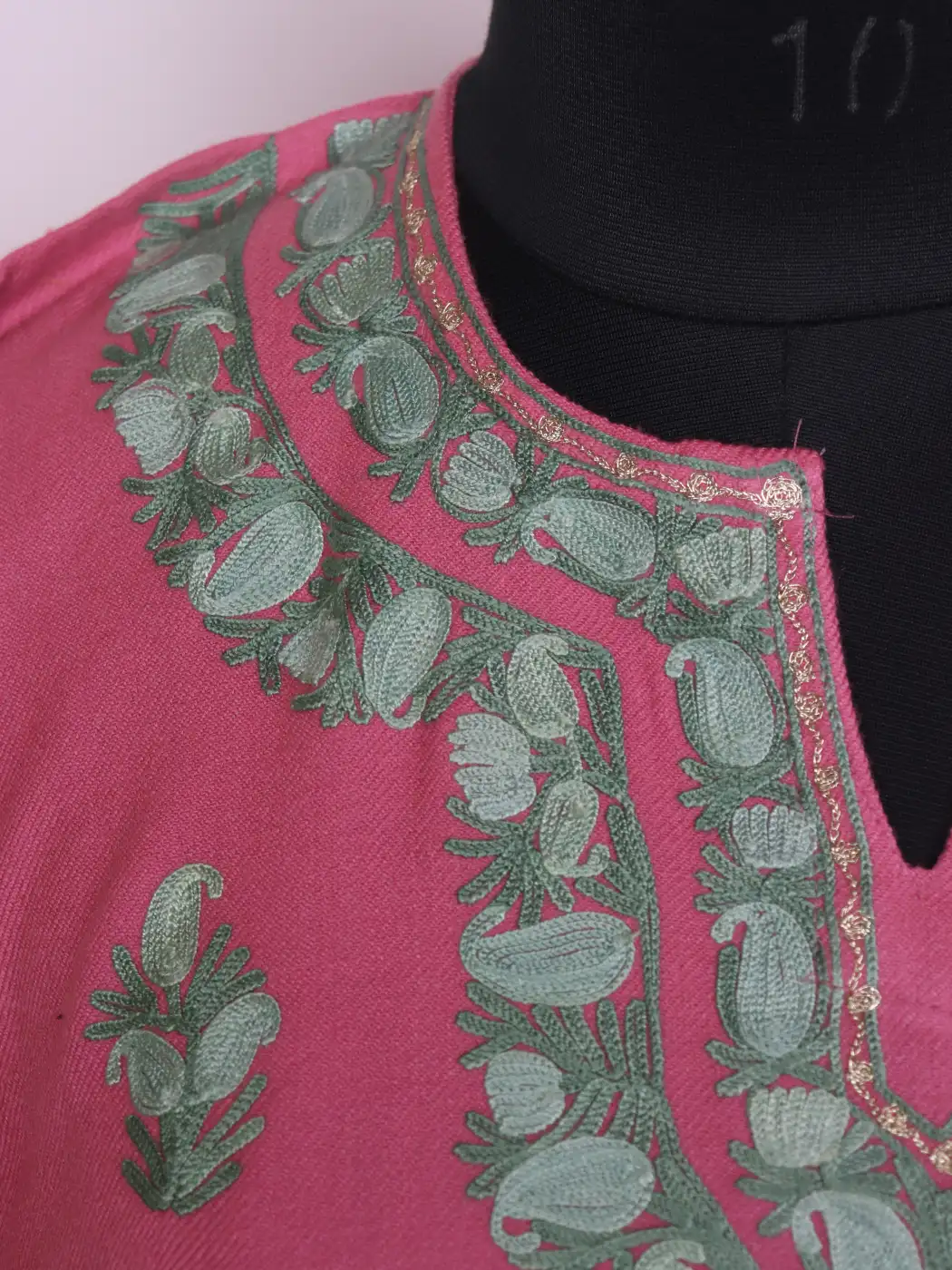Anabia Kashmiri Cashmilon Wool Boothi Aari Embroidered Pink Pheran - Image 3