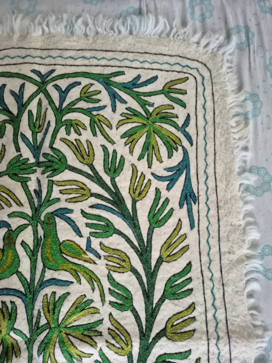 Gul Lata Kashmiri Wool Embroidered Green Blue Namda Rug 6×4 Feet - Image 2