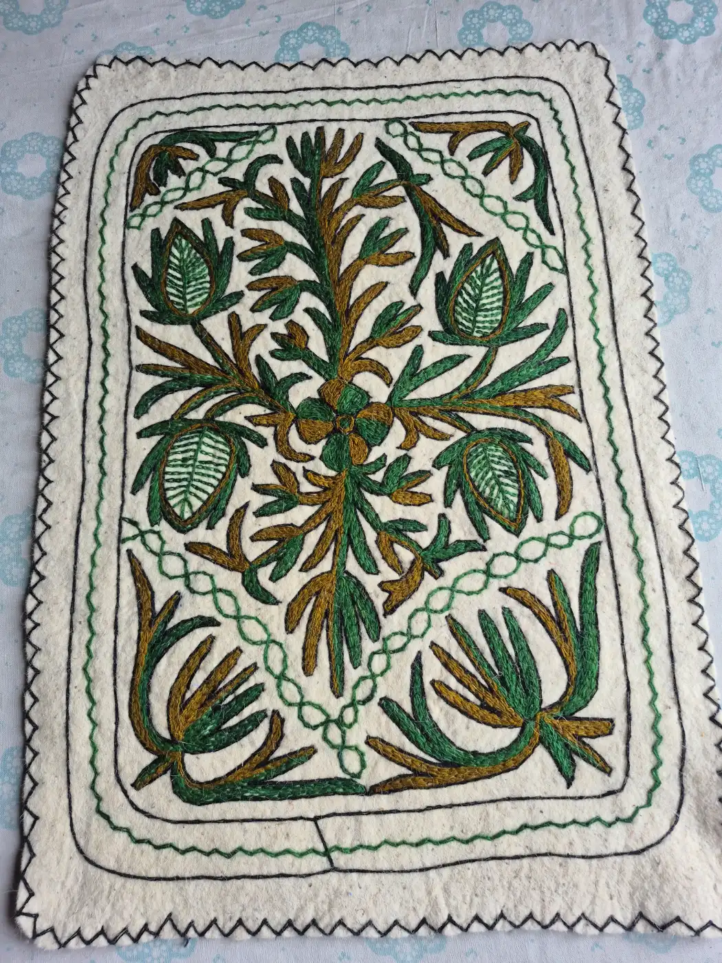 Bagh-e-Sabz Hand Embroidered Wool Namda Rug – Botanical Floral & Leaf Motif 3x2ft