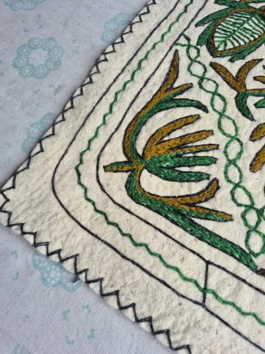 Bagh-e-Sabz Hand Embroidered Wool Namda Rug – Botanical Floral & Leaf Motif 3x2ft - Image 3