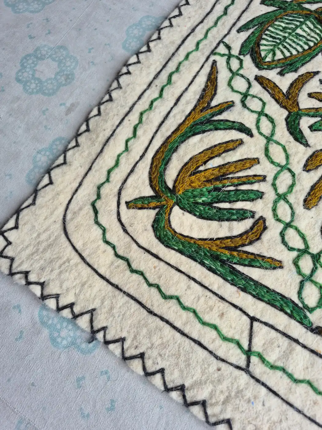 Bagh-e-Sabz Hand Embroidered Wool Namda Rug – Botanical Floral & Leaf Motif 3x2ft - Image 3
