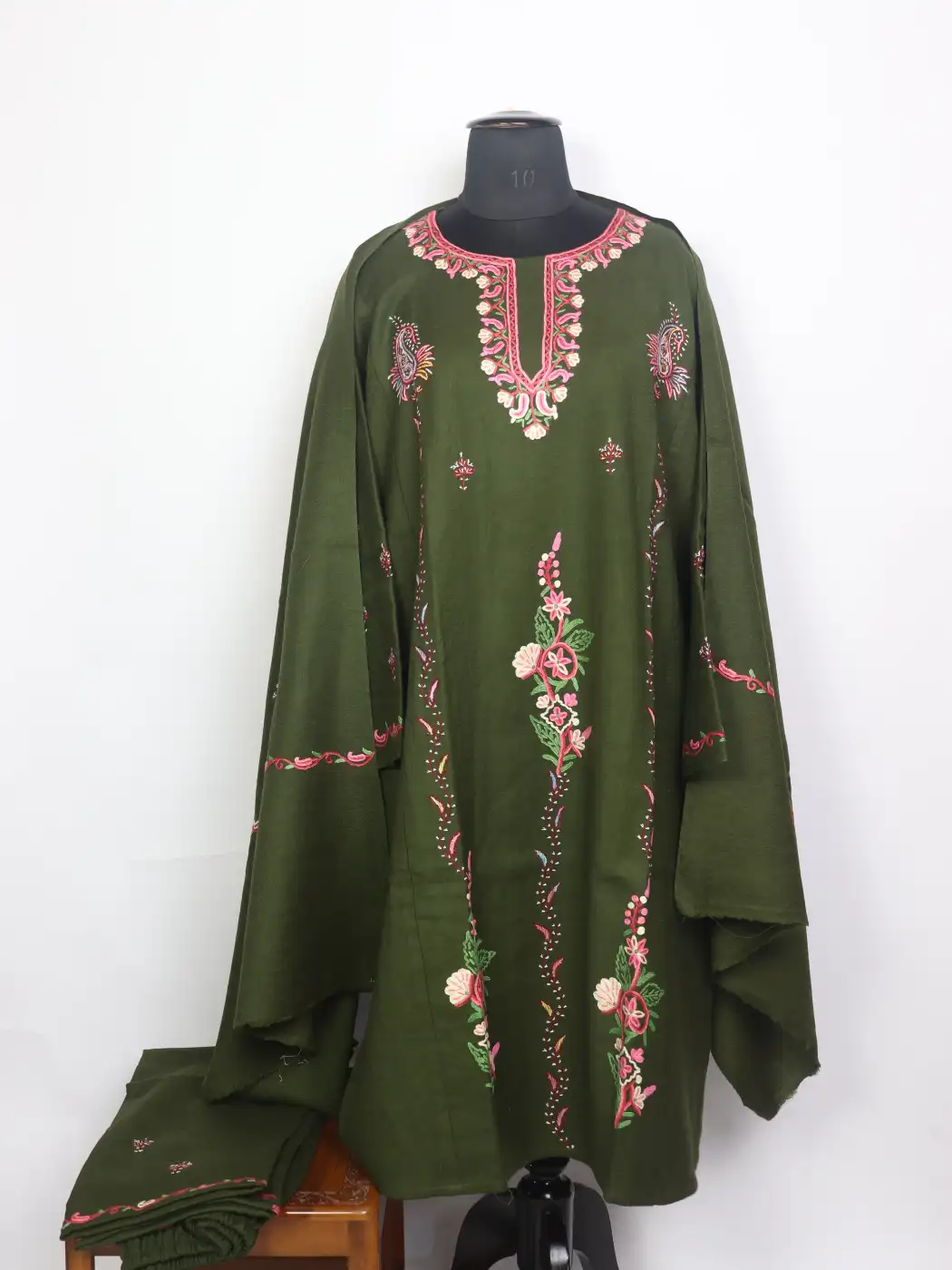 Chinaar Green Kashmiri 3pc Hand Sozni Paper Machie Style Pheran Set in Raffal Wool