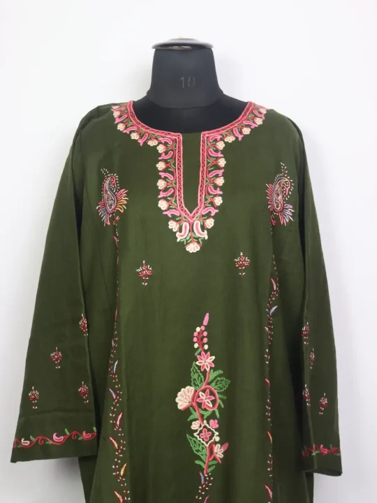 Chinaar Green Kashmiri 3pc Hand Sozni Paper Machie Style Pheran Set in Raffal Wool - Image 2