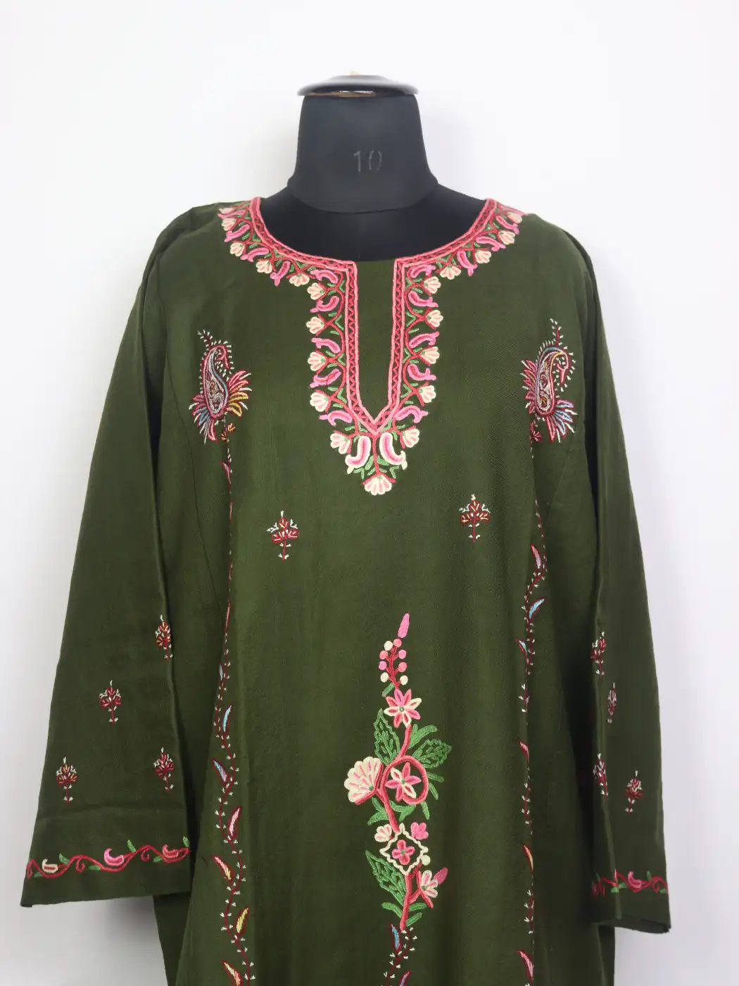Chinaar Green Kashmiri 3pc Hand Sozni Paper Machie Style Pheran Set in Raffal Wool - Image 2