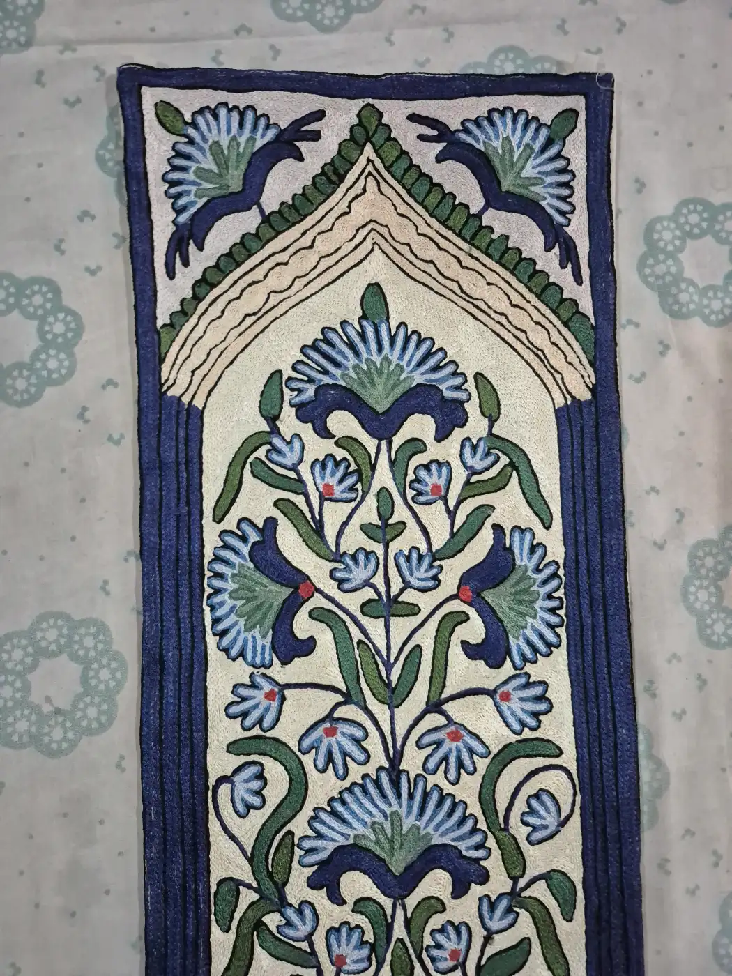 Gulmarg Kashmiri Handmade Silk Thread Chain Stitch Embroidery Runner 4*1ft - Image 4