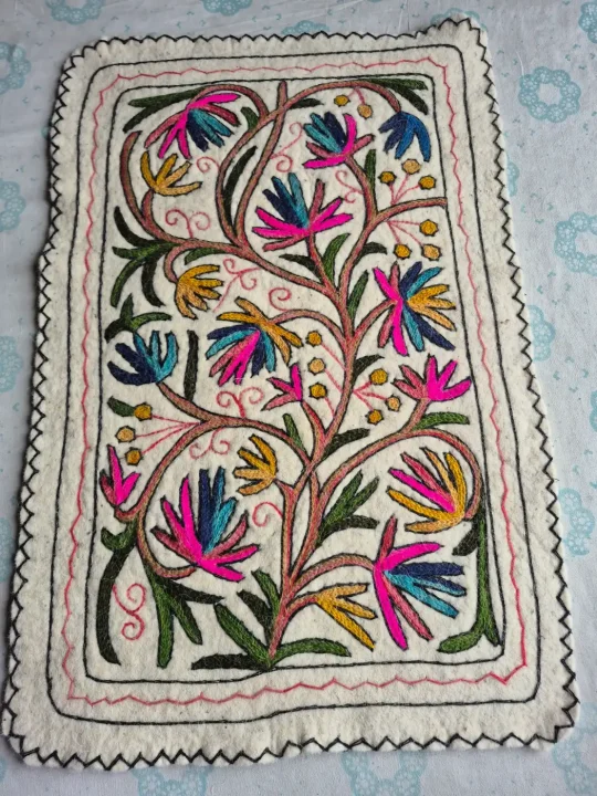 Gul-e-Afreen Hand Embroidered Namda Rug – Pink Floral Vine Design | 3×2 ft