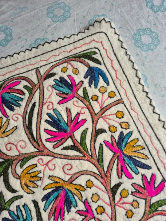 Gul-e-Afreen Hand Embroidered Namda Rug – Pink Floral Vine Design | 3×2 ft - Image 3