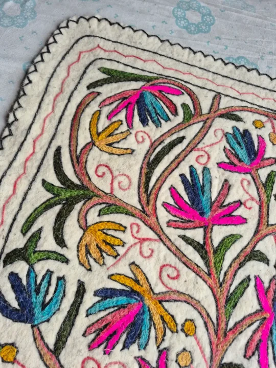 Gul-e-Afreen Hand Embroidered Namda Rug – Pink Floral Vine Design | 3×2 ft - Image 2