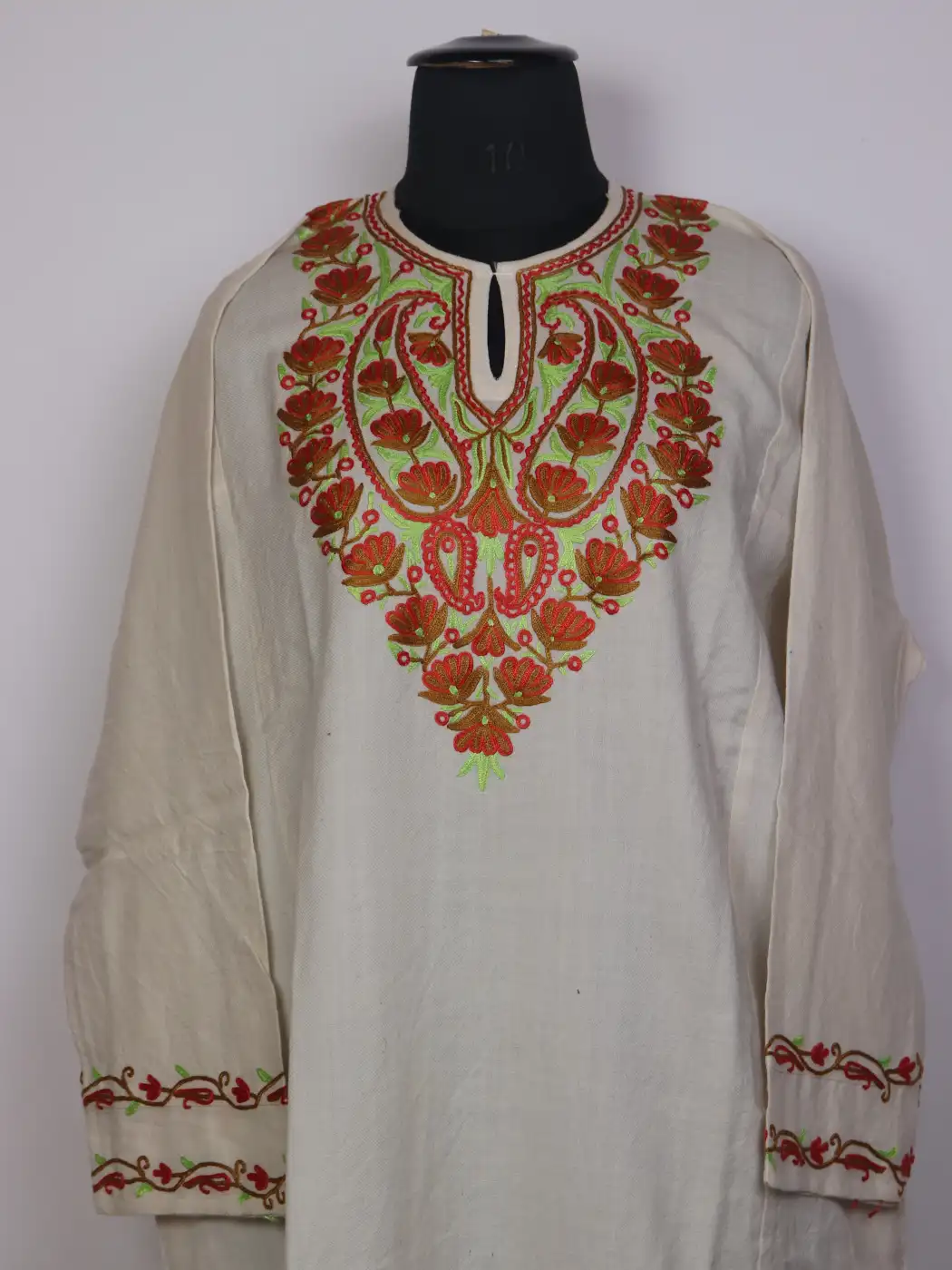 Mehrunissa White Kashmiri Pheran with Hand Aari Work in Raffal Wool - Image 2