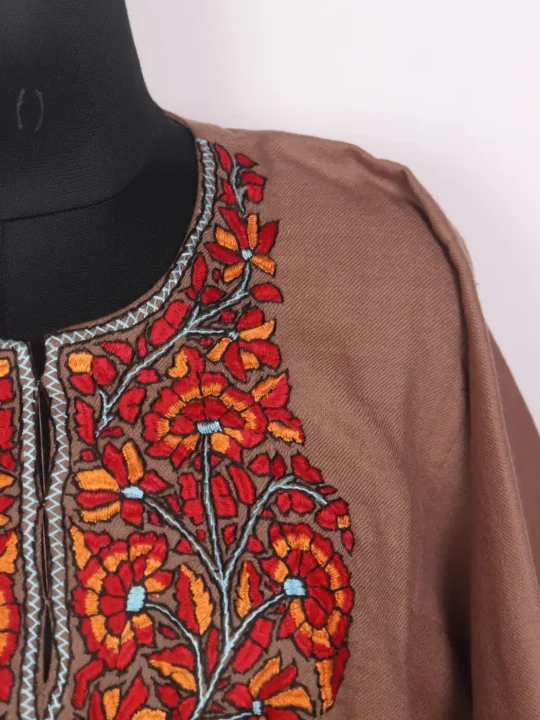 Gulnaaz Peach Kashmiri 3pc Hand Sozni Paper Machie Style Pheran Set in Raffal Wool - Image 3