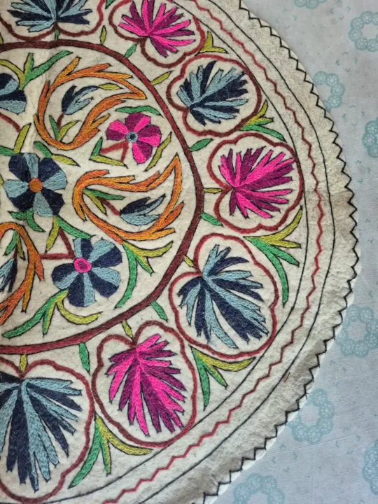Gulnar Rangoli Kashmiri Wool Namda with Pink and Blue Floral Medallion – 4x4 Feet - Image 2