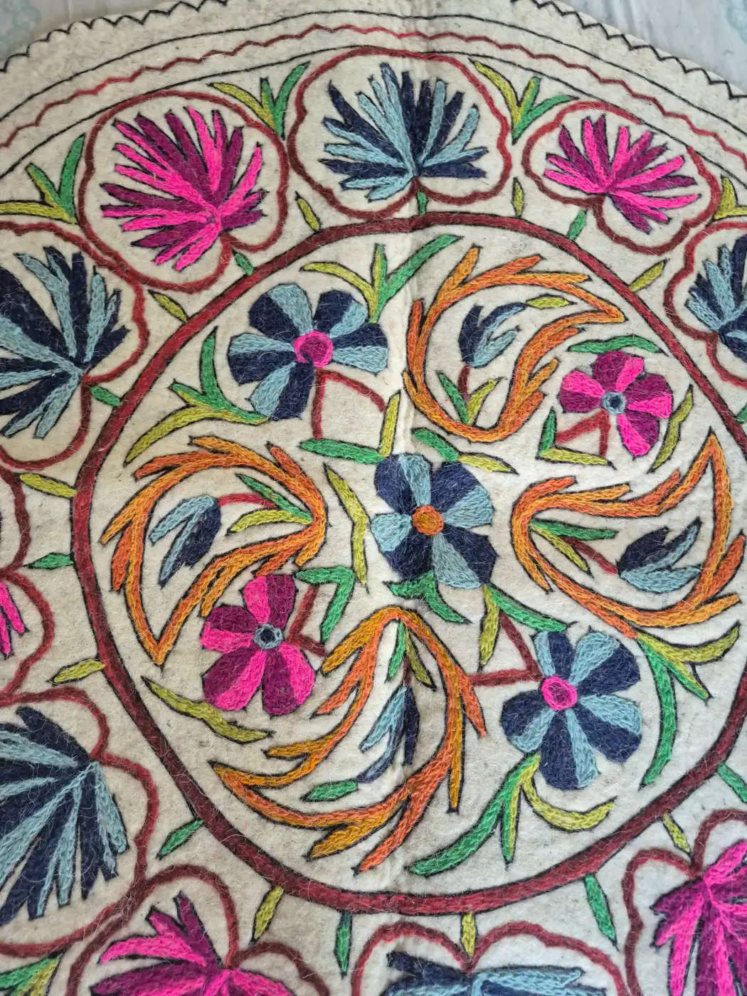 Gulnar Rangoli Kashmiri Wool Namda with Pink and Blue Floral Medallion – 4x4 Feet - Image 3