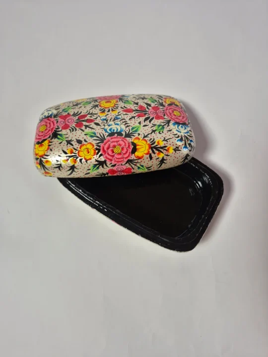 Gulnoor Cream Kashmiri Paper Mache Meter Box 7x4inches - Image 3