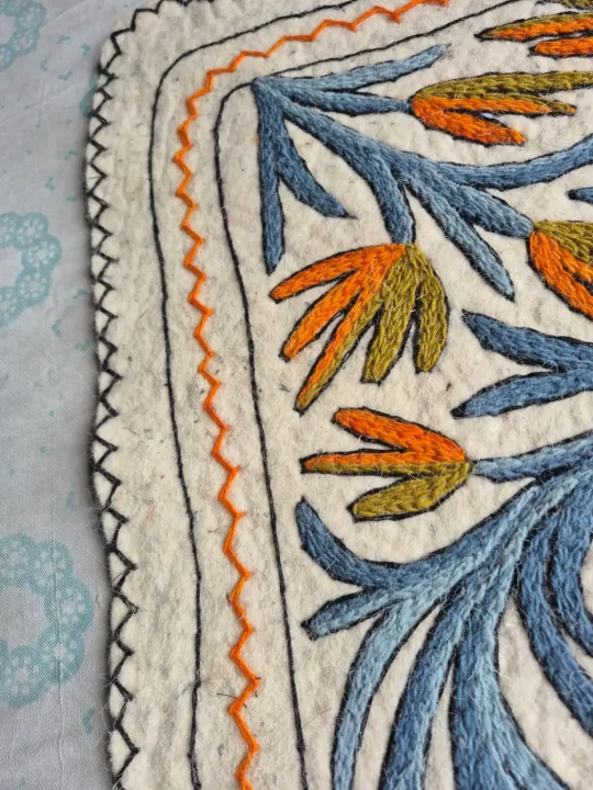 Gulrang Hand Embroidered Wool Namda Rug – Flowing Floral Vine & Blossom Design | 3×2 ft - Image 2