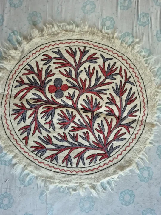 Gulrang Heritage Wool Mat with Crimson Botanical Branches – 3x3 Feet