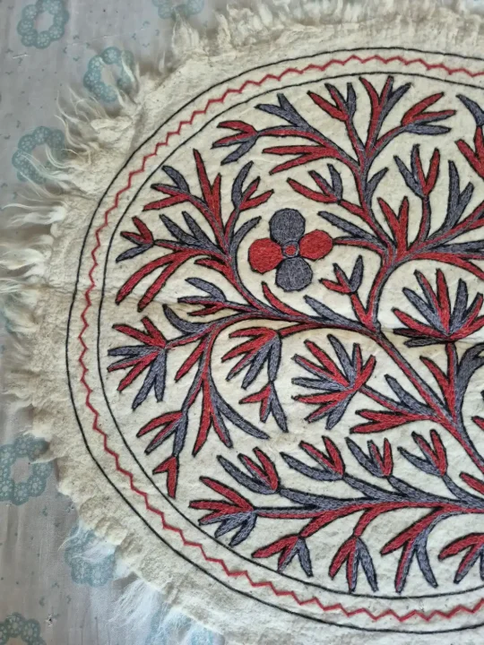 Gulrang Heritage Wool Kashmiri Namda with Crimson Botanical Branches – 3x3 Feet - Image 3