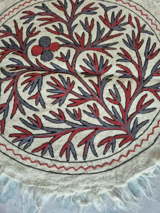 Gulrang Heritage Wool Kashmiri Namda with Crimson Botanical Branches – 3x3 Feet - Image 4