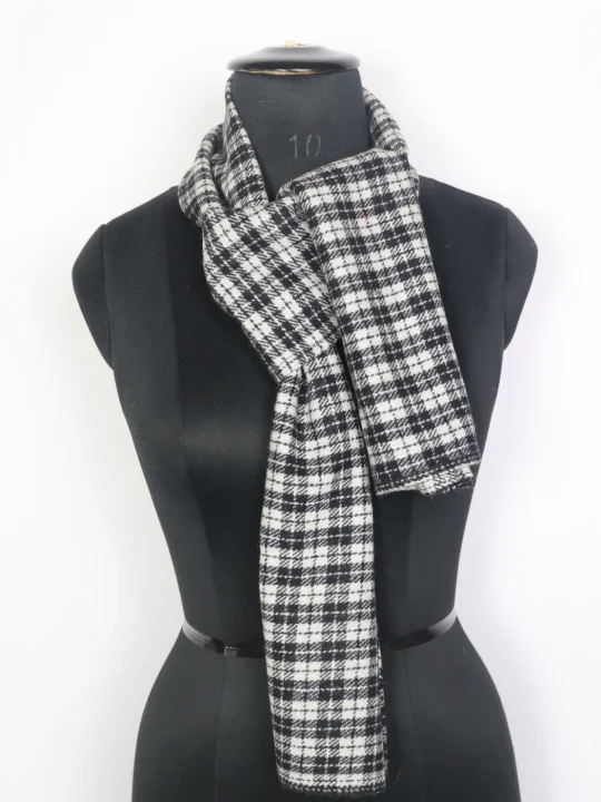 Hamza Kashmiri Handloom Tweed Unisex Muffler White - Image 2
