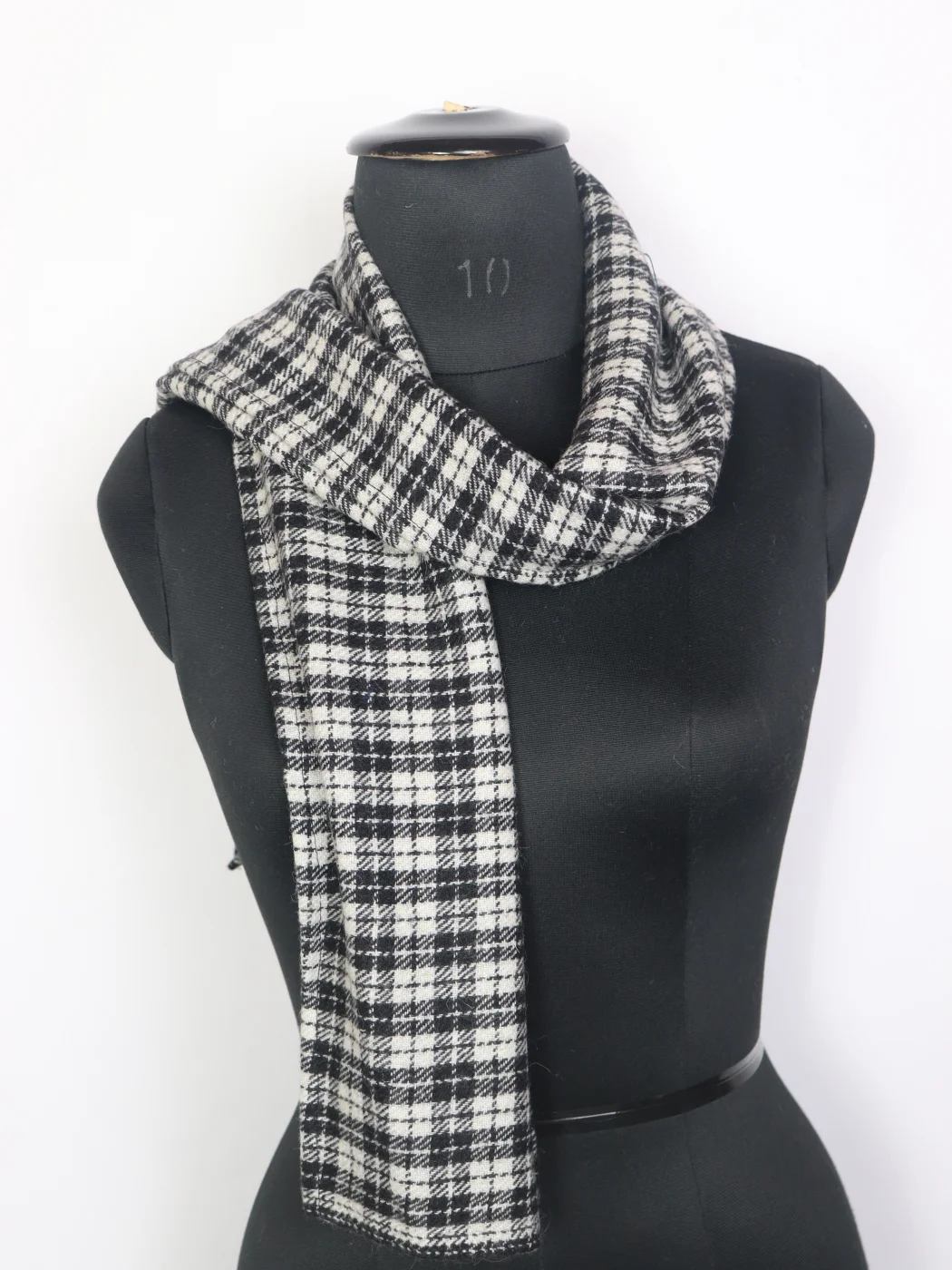 Hamza Kashmiri Handloom Tweed Unisex Muffler White - Image 3