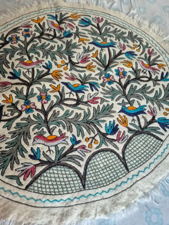 Hand Embroidered Kashmiri Namda Round Rug with Bird and Botanical Garden Motifs – 5x5 Feet - Image 4
