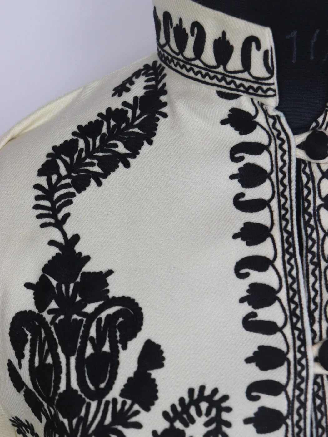 Hina Kashmiri Cream Cashmilon Wool Short Aari Embroidery Coat - Image 3