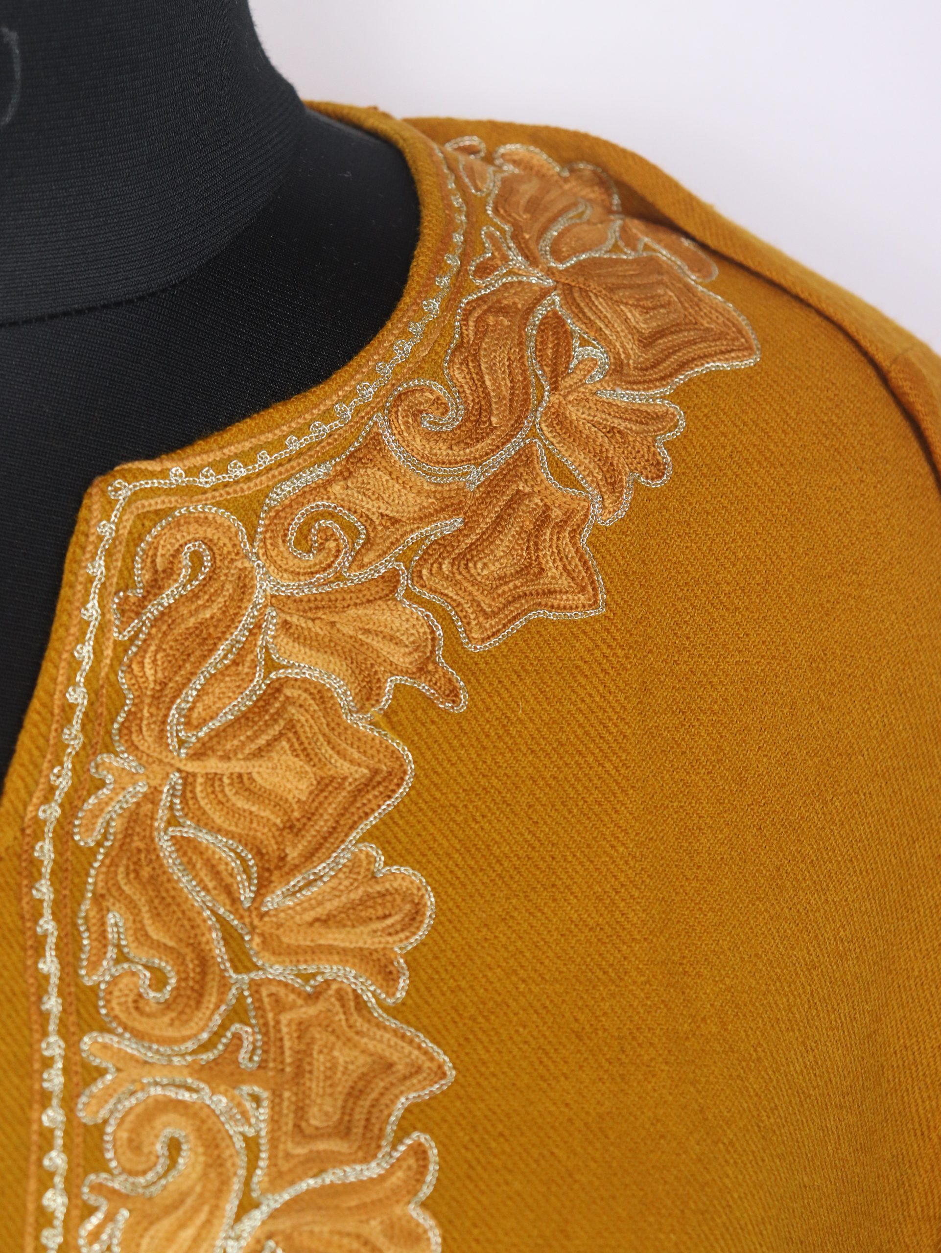 Seerat Yellow Kashmiri Cashmilon Wool Pheran For Women With Aari Work - Image 3