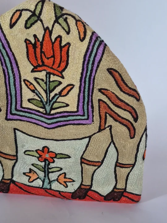 Ibrisam Kashmiri Handmade Camel Chain Stitch Silk Thread Tea Cozy - Image 2