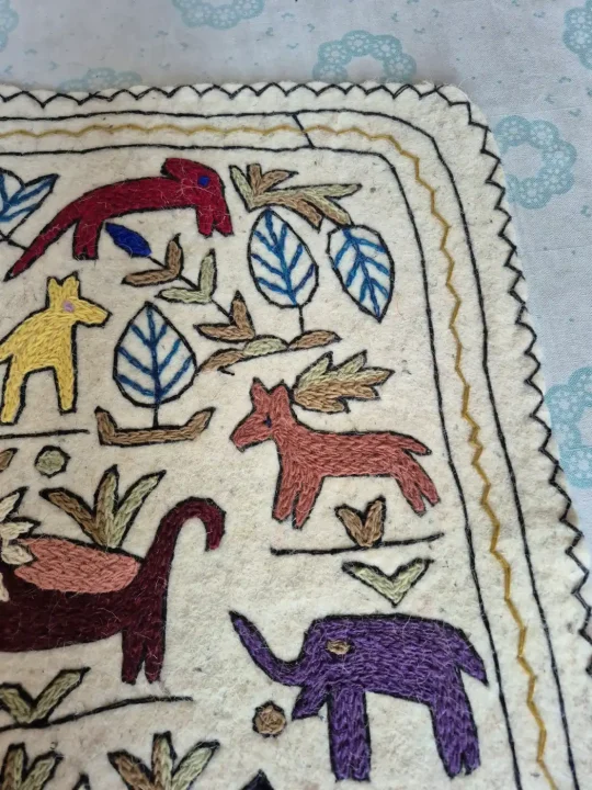 Jungle E Manzar Kashmiri Wool Embroidered Multicolour Namda Rug 3×2 Feet - Image 2