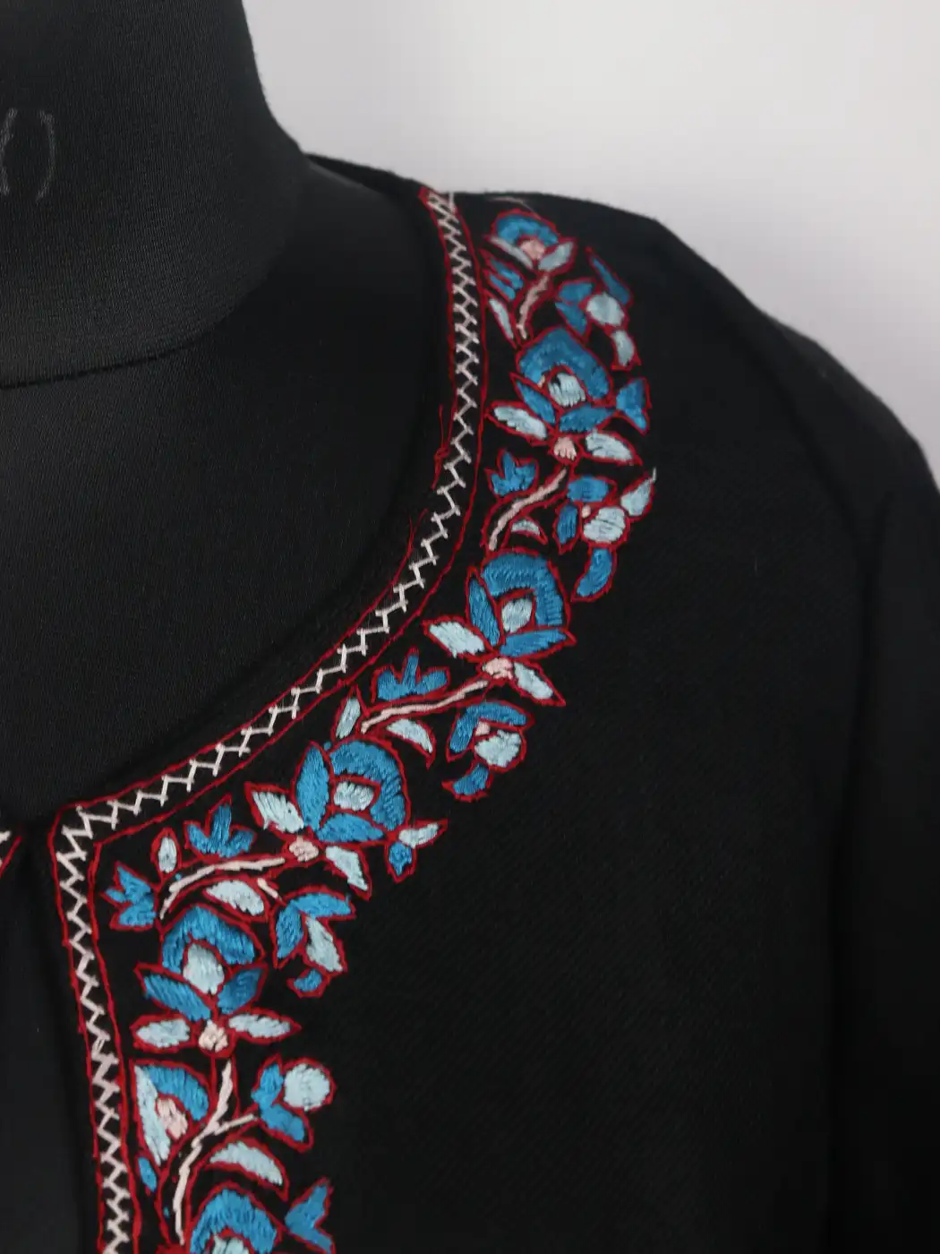 Kamal Kashmiri 3pc Hand Sozni Paper Machie Style Black Pheran Set in Raffal Wool - Image 3