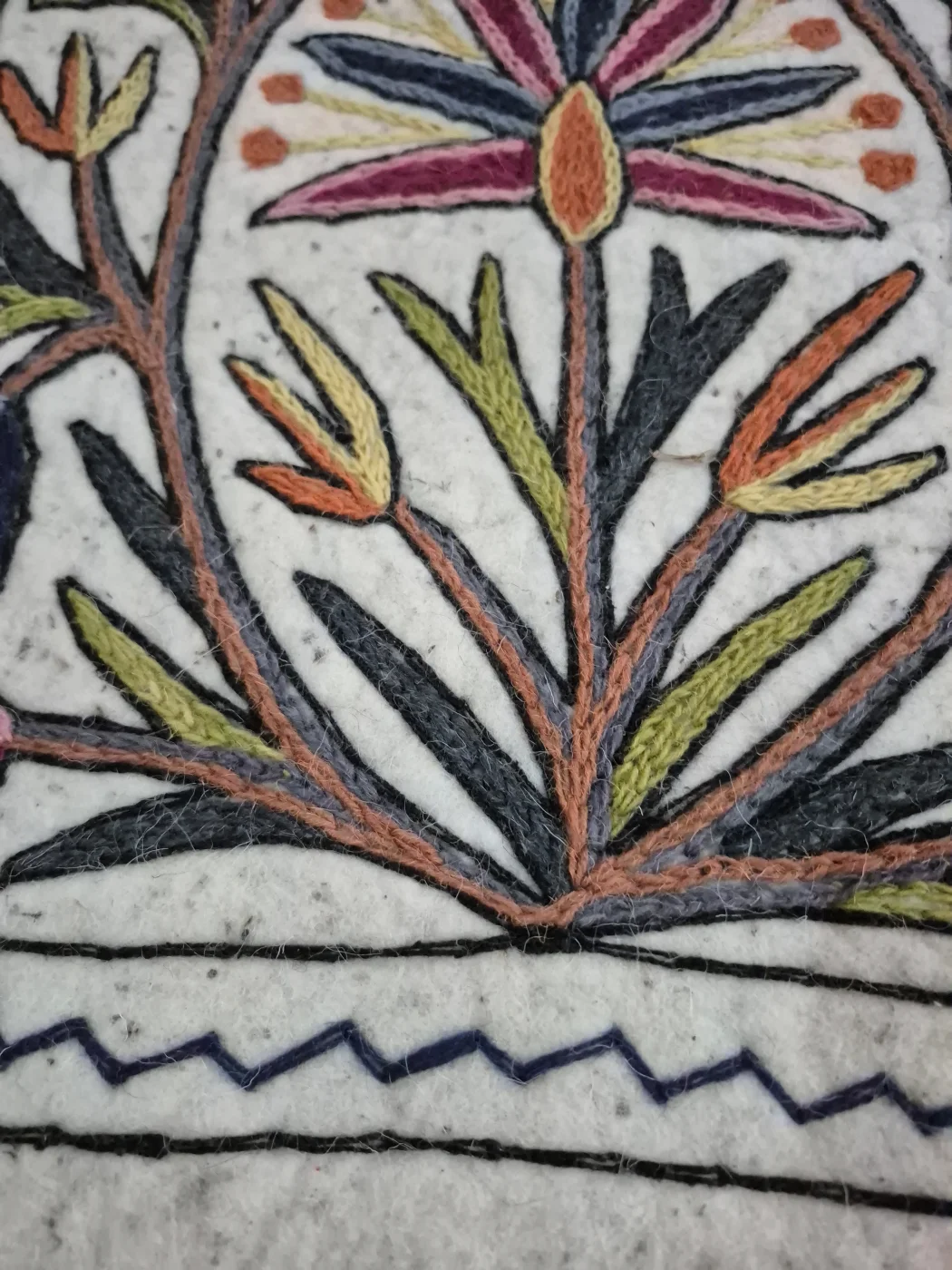 Kashmiri Gulshan 2-Ft Square Handmade Namda Rug With Embroidery - Image 3