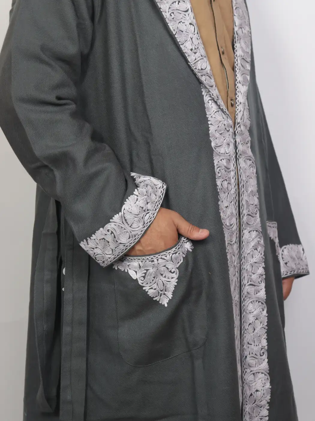 Kashmiri Shahkaar Cashmilon Wool Gown for Men | Grey Bathrobe with Aari Embroidery - Image 2