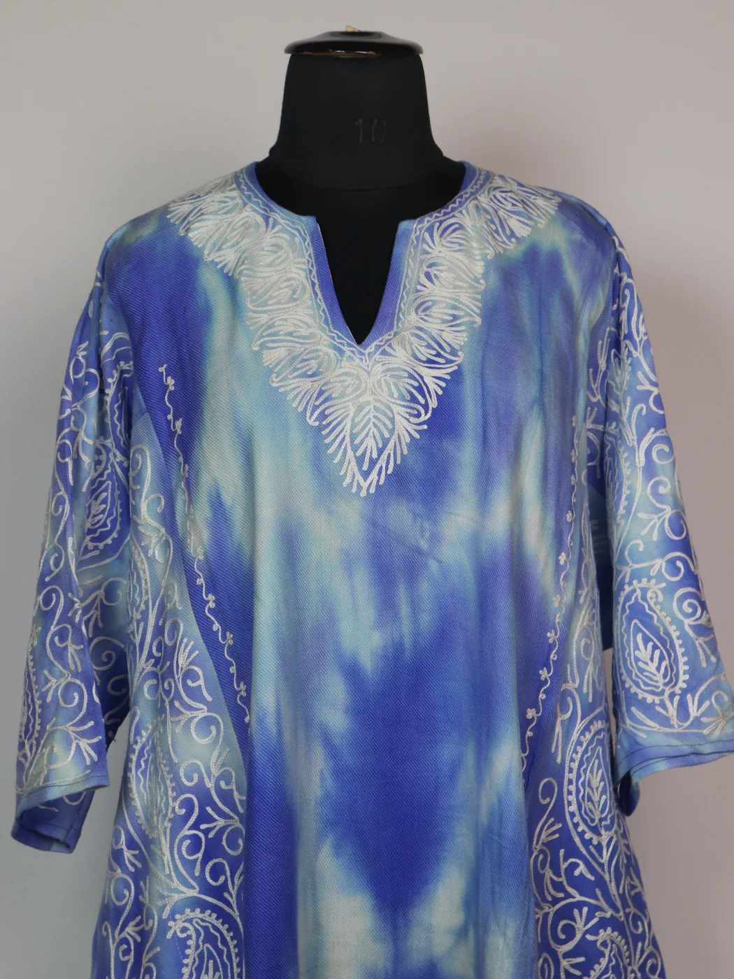 Tangmarg Kashmiri Tie-n-Dye Pheran In Cashmilon Wool For Women With Aari Work - Image 2
