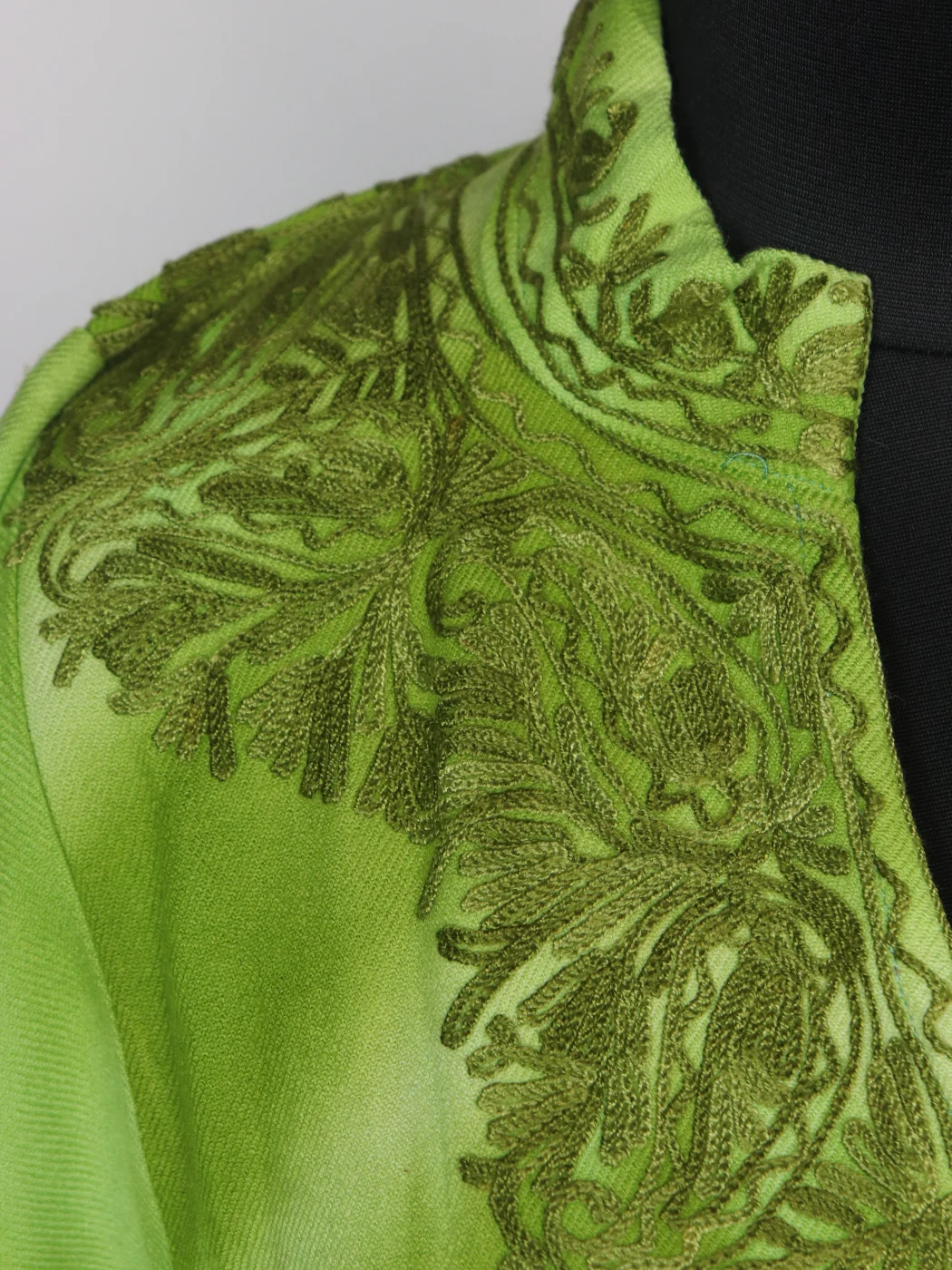 Kashmiri Tie-n-Dye Pheran In Cashmilon Wool For Women Fiza With Aari Embroidery - Image 3