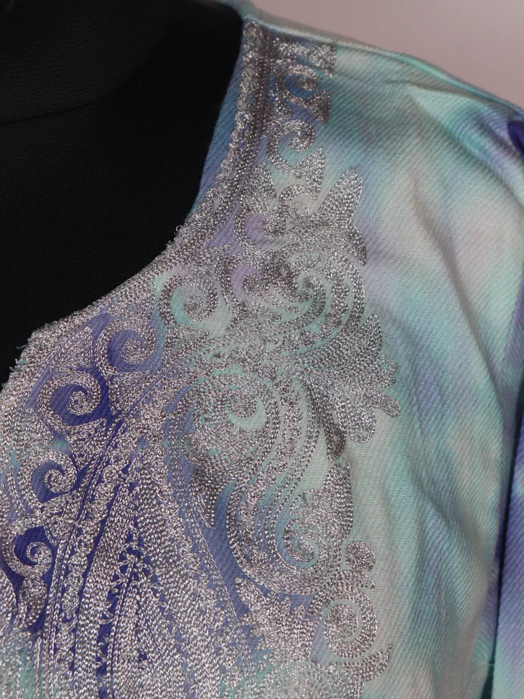 Kashmiri Tie-n Dye Pheran In Cashmilon Wool for Women Doon With Zari Embroidery - Image 3