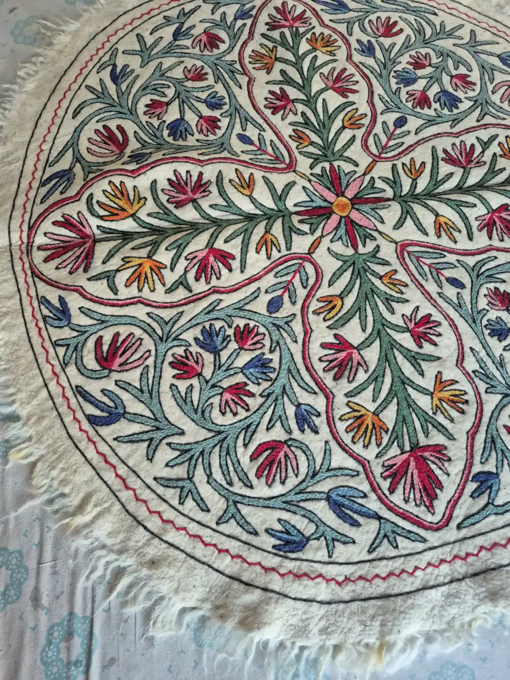 Kashmiri Hand Embroidered Namda Round Rug with Four-Way Floral Vine Medallion – 5x5 Feet - Image 4