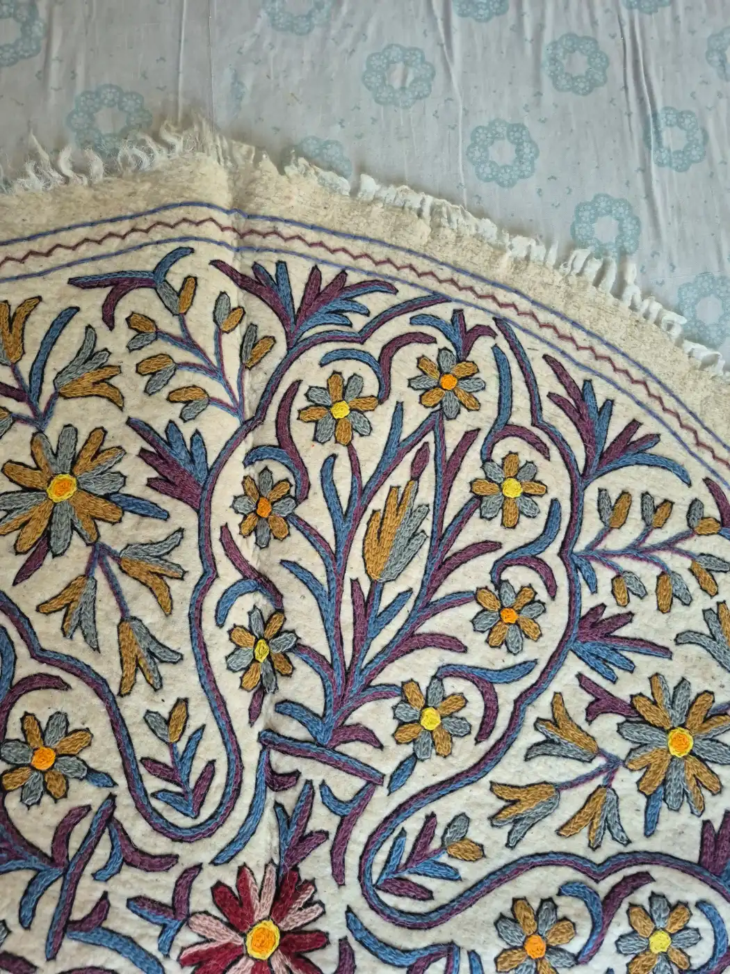 Kashmiri Hand Stitched Namda with Radiating Floral Paisley Artwork and Golden Blossoms β 5x5 Feet - Image 2