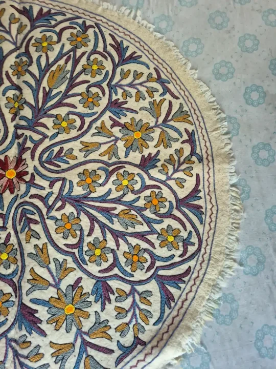 Kashmiri Hand Stitched Namda with Radiating Floral Paisley Artwork and Golden Blossoms β 5x5 Feet - Image 3