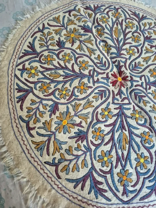 Kashmiri Hand Stitched Namda with Radiating Floral Paisley Artwork and Golden Blossoms β 5x5 Feet - Image 4
