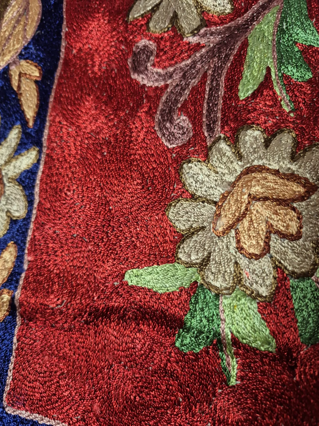 Kashmiri Handmade Rug In Silk Thread Chain Stitch | Ehsan | 4x2.5ft - Image 2