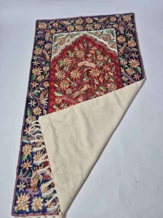 Kashmiri Handmade Rug In Silk Thread Chain Stitch | Ehsan | 4x2.5ft - Image 3