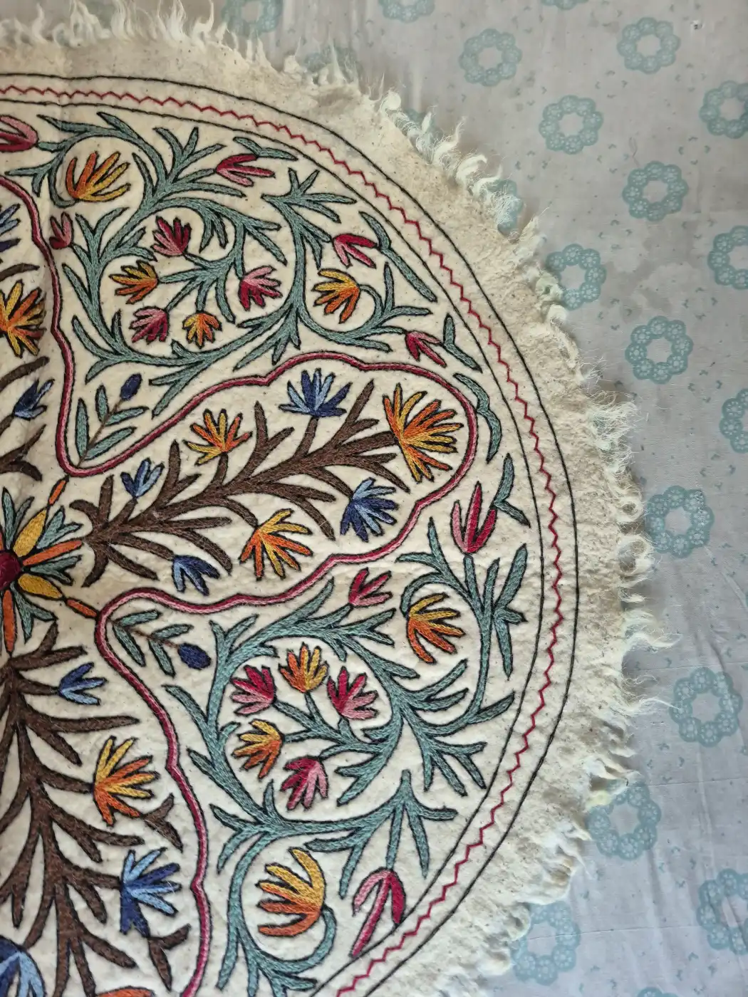 Kashmiri Namda Round Rug with Central Sunflower Medallion and Curved Floral Panels – 5x5 Feet - Image 3