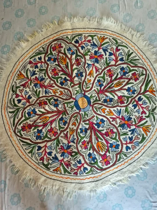 Kashmiri Namda Round Rug with Central Sunflower Medallion and Curved Floral Panels – 5x5 Feet